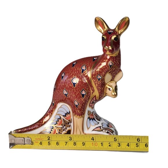 Royal Crown Derby Kangaroo with Joey Paperweight Figurine - Picture 5 of 7